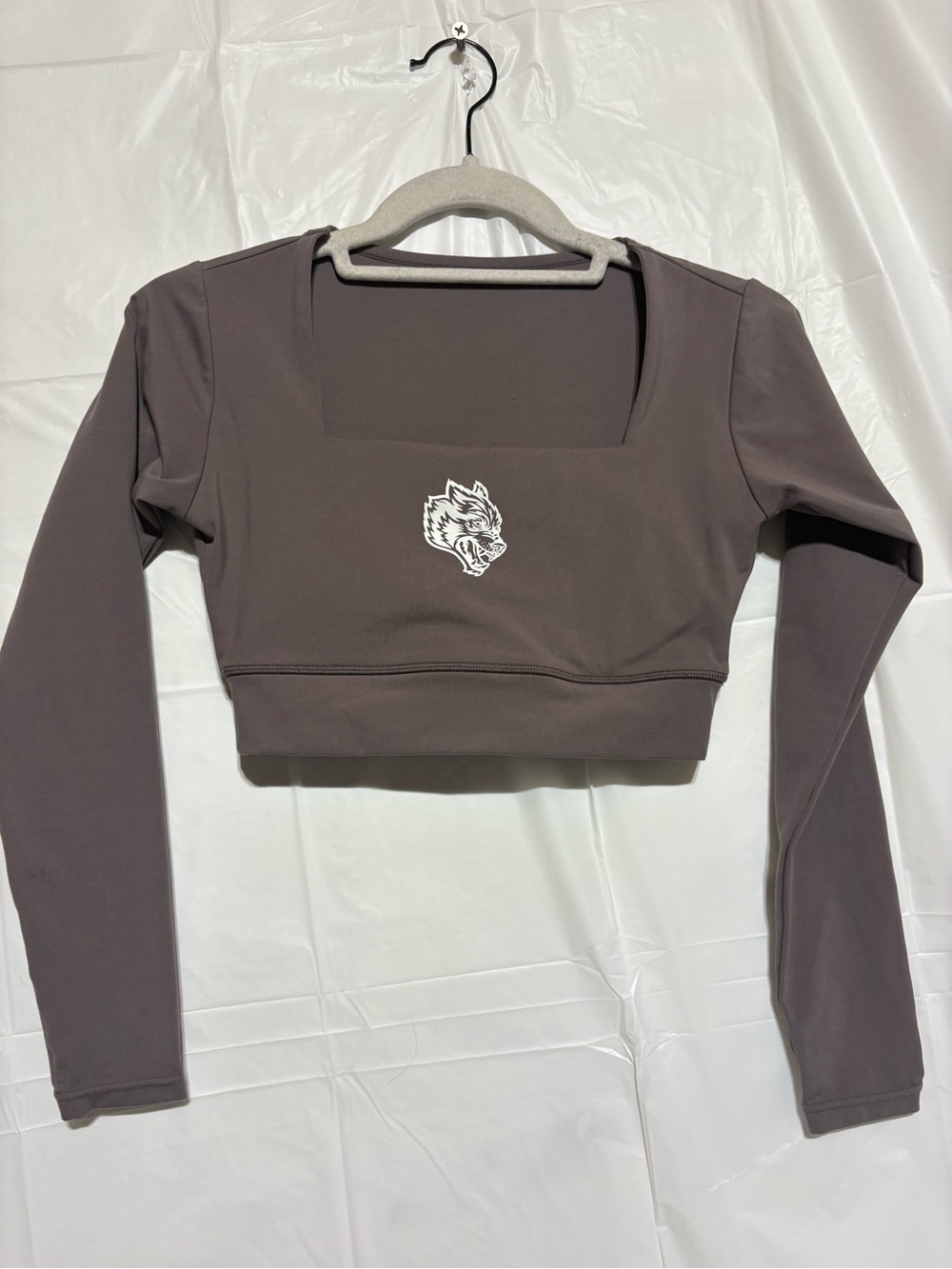 Darc Sport Mauve Crop Long-Sleeve Square Neck Top with Wolf Motif